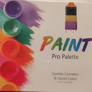 GLAMLITE 18 COLOR EYE SHADOW